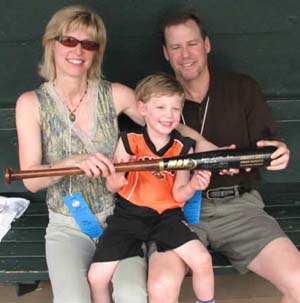 Papier Family with baseball bat
